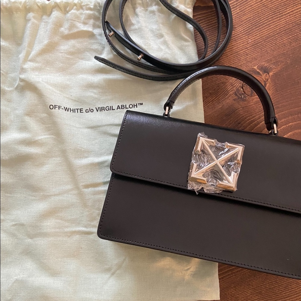 Off-white jitney 1.4 black with silver logo
